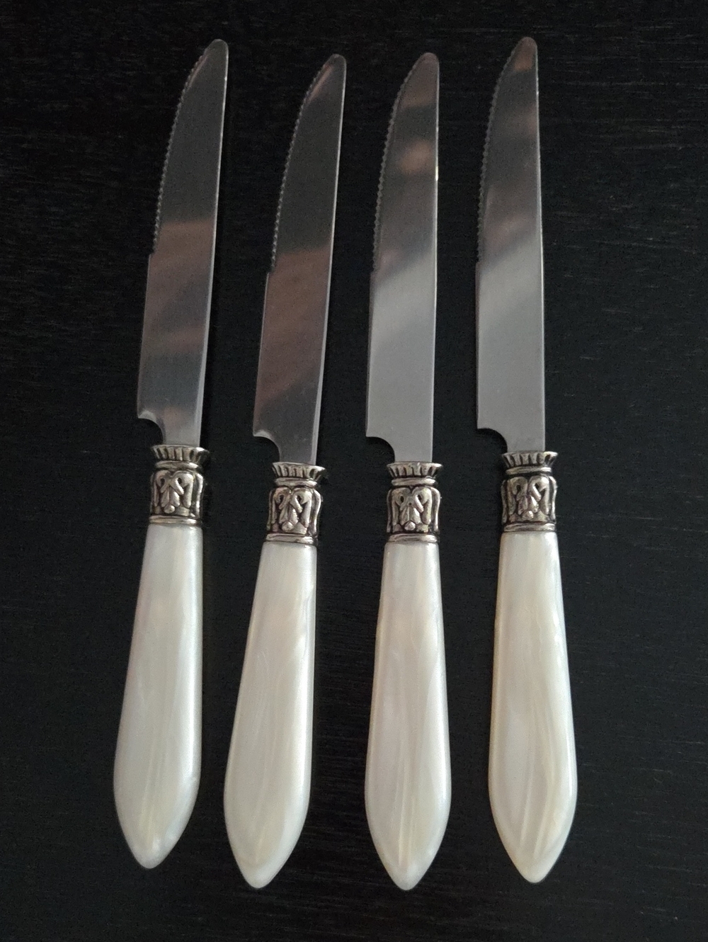 Faux Pearl Handle 24 Piece flatware set - Picture 3 of 12